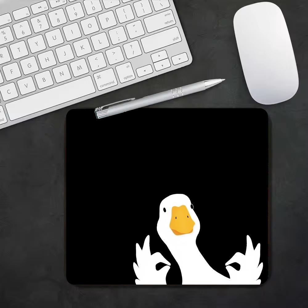 Home Office Background - かわいい白いガチョウ柄の小さなマウスパッド、黒背景の滑り止めゴム製デスクマット、オフィスや家の装飾用デスクトップパッド