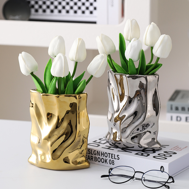 Home Office Form - 花の配置のための北欧のセラミック不規則な花瓶、シンプルでモダン、電気メッキ、リビングルーム、オフィス、家の装飾