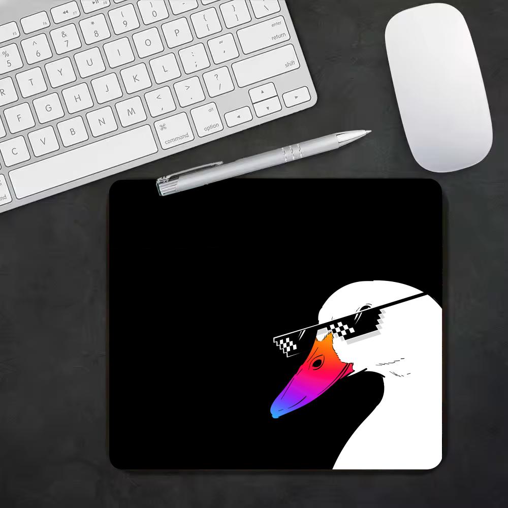 かわいい白いガチョウ柄の小さなマウスパッド、黒背景の滑り止め - Home Office Background のレビューと価格