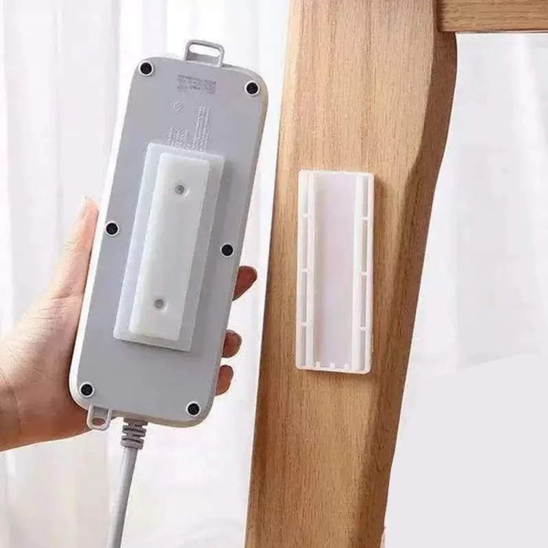 自己粘着式電源タップ固定器 壁掛け式 穴あけ不要 プラグホル - Home Office Kitchen のレビューと価格